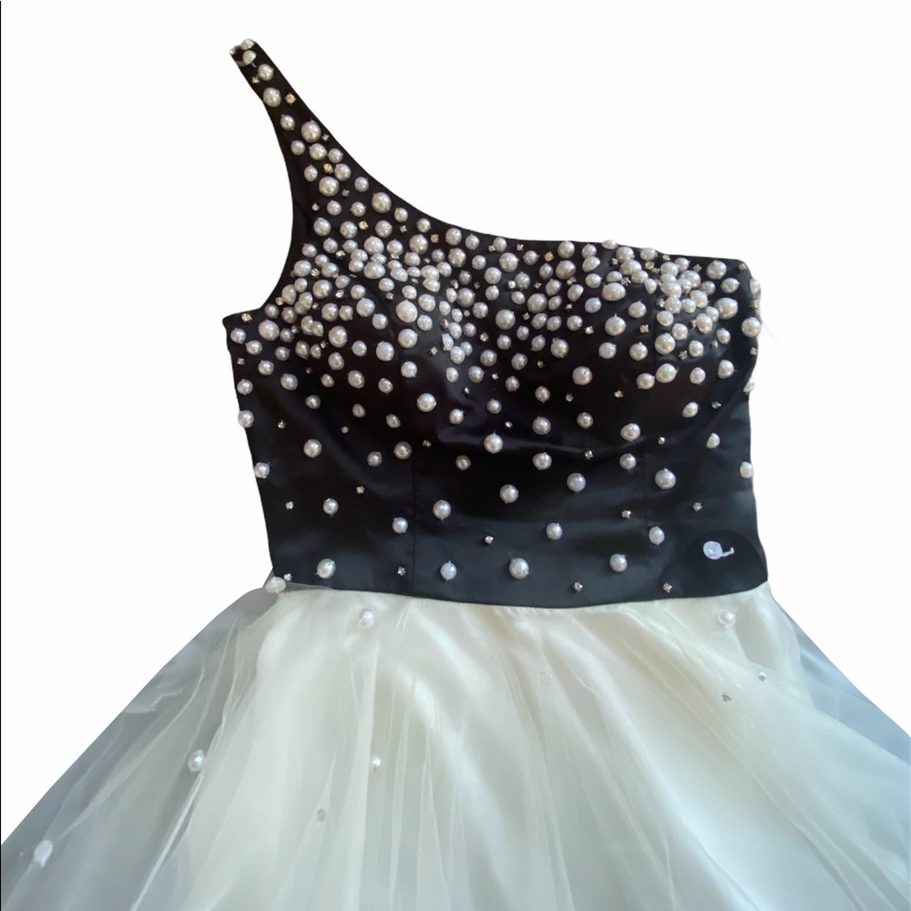 Sherri Hill women’s Pearl one shoulder prom dress